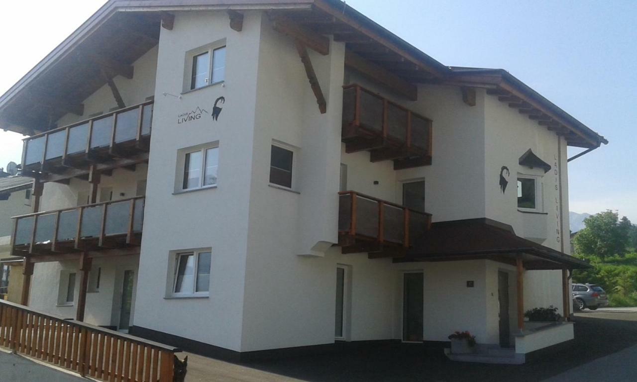 Ladis Living Appartement Buitenkant foto